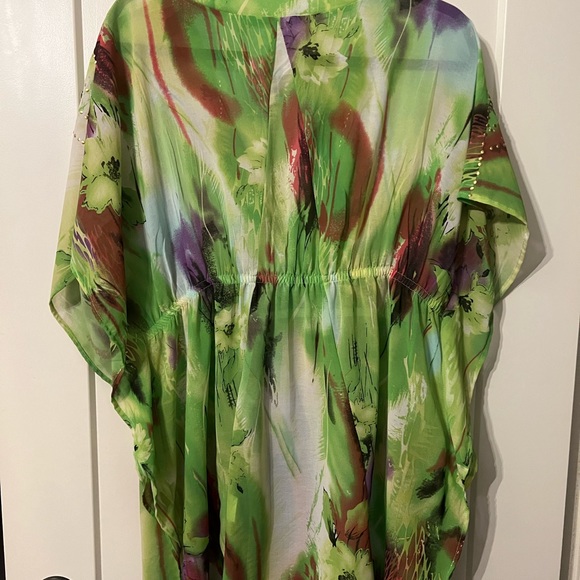 Beautiful blouse - Picture 2 of 2